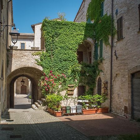 Appartamenti Turistici Vicolo S. Chiara Sassoferrato Екстериор снимка