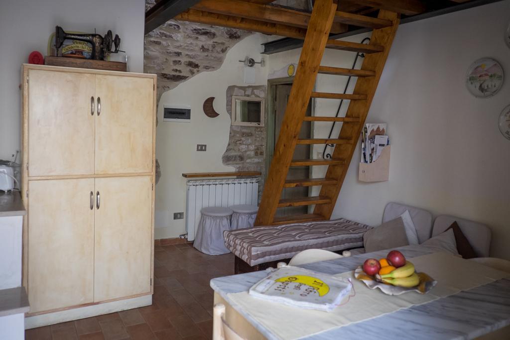 Appartamenti Turistici Vicolo S. Chiara Sassoferrato Екстериор снимка
