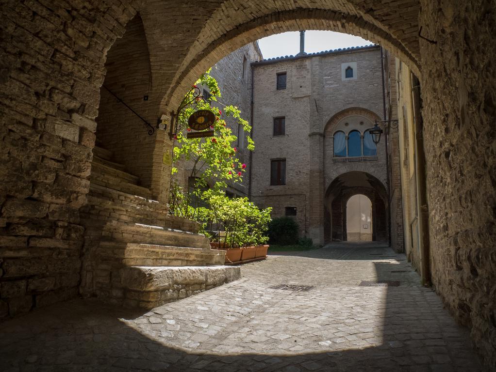 Appartamenti Turistici Vicolo S. Chiara Sassoferrato Екстериор снимка