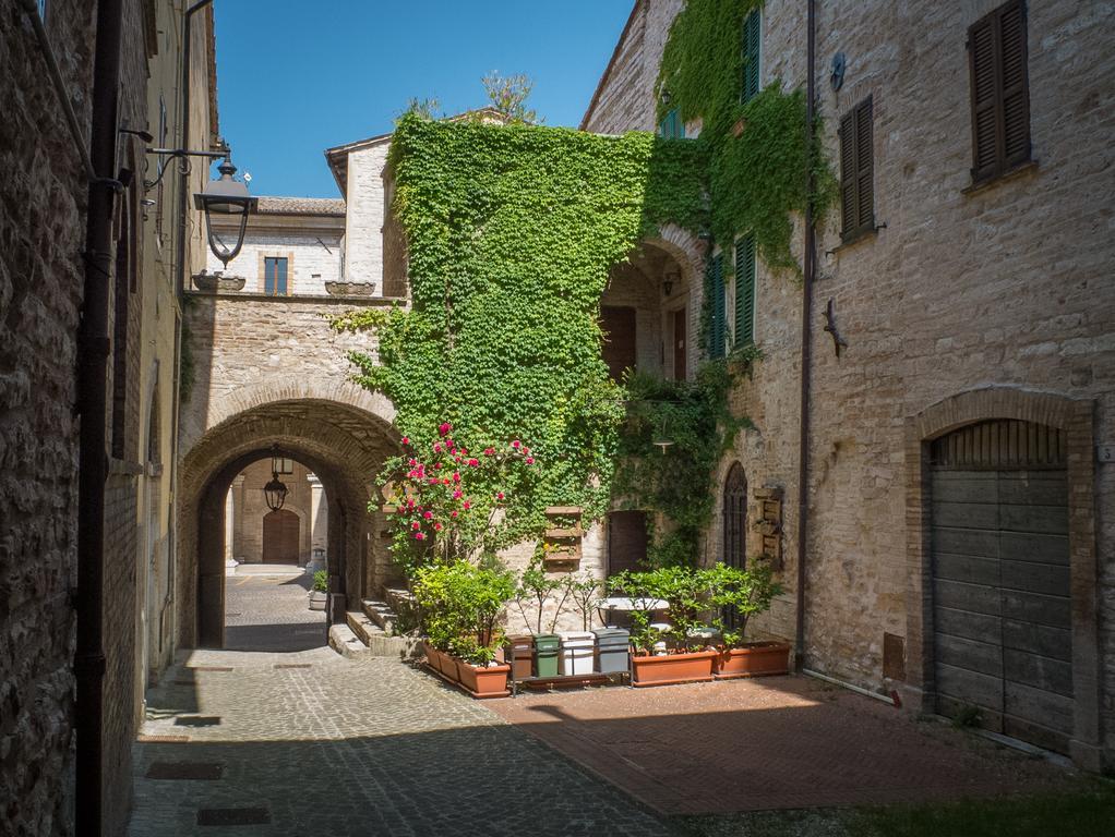 Appartamenti Turistici Vicolo S. Chiara Sassoferrato Екстериор снимка