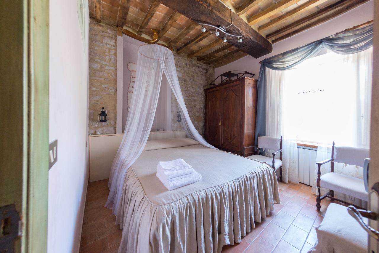 Appartamenti Turistici Vicolo S. Chiara Sassoferrato Екстериор снимка