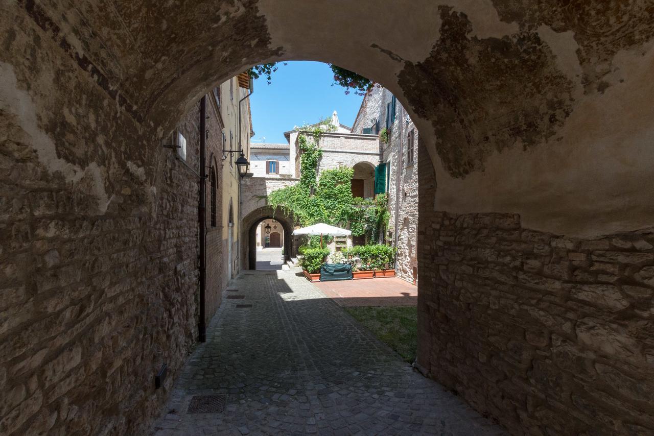 Appartamenti Turistici Vicolo S. Chiara Sassoferrato Екстериор снимка